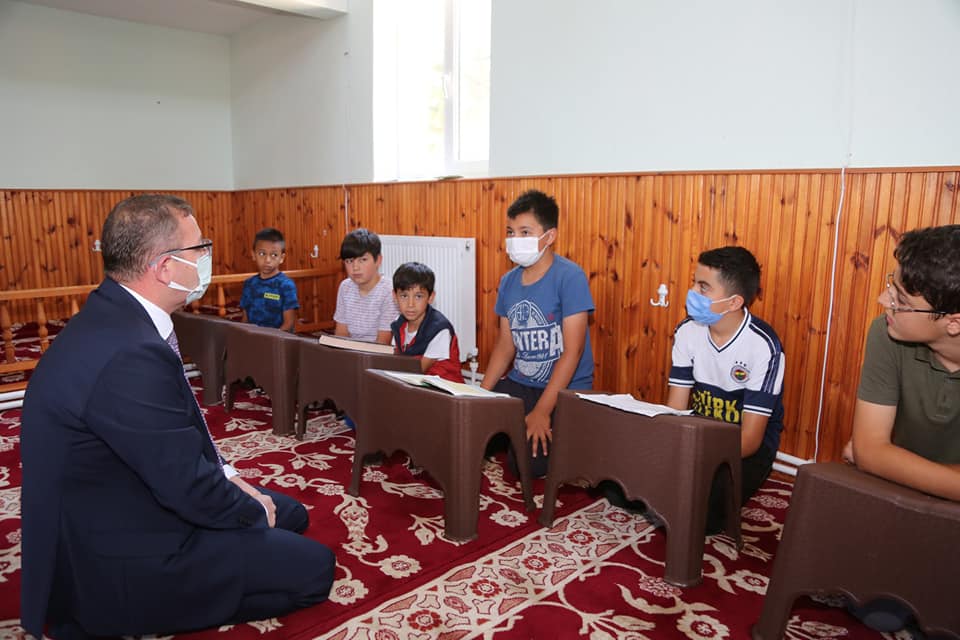 Yozgat Valisi Ziya Polat, şehirdeki Kur’an Kurslarını ziyaret etti