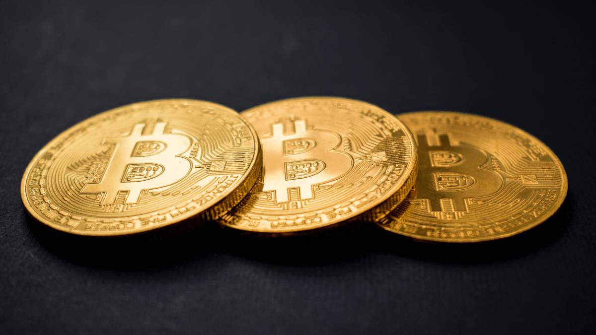 Bitcoin 25 bin doları zorlamaya devam ediyor