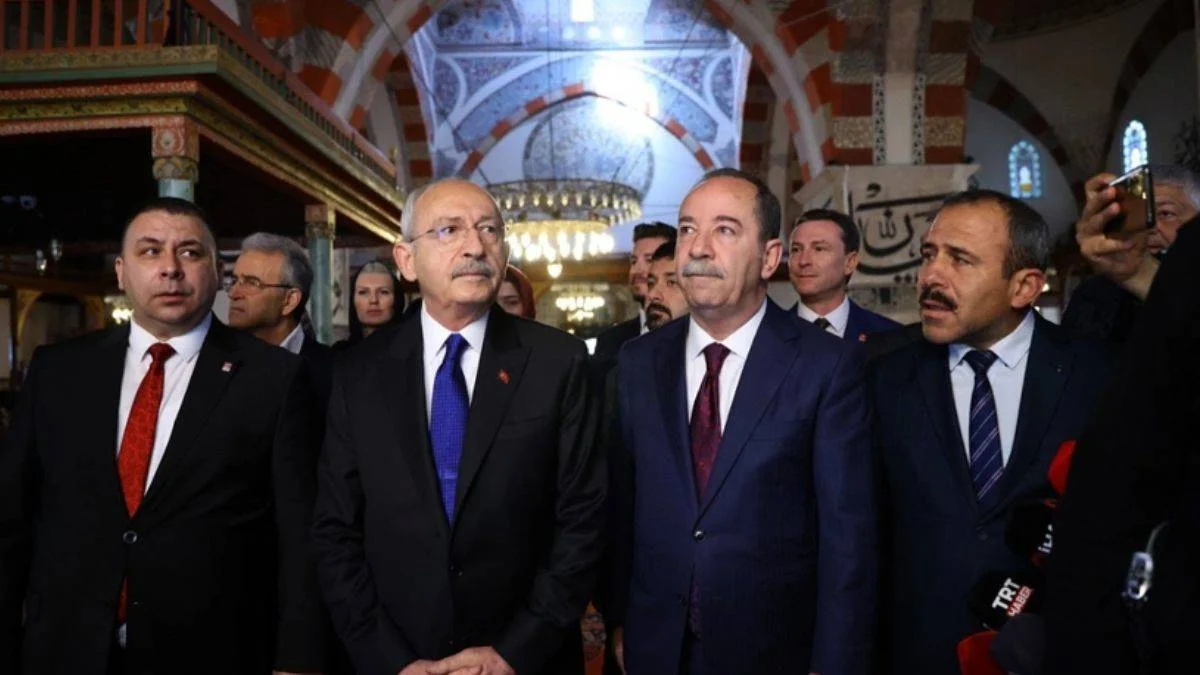 Kemal Kılıçdaroğlu Edirne’de Eski Cami’yi ziyaret etti