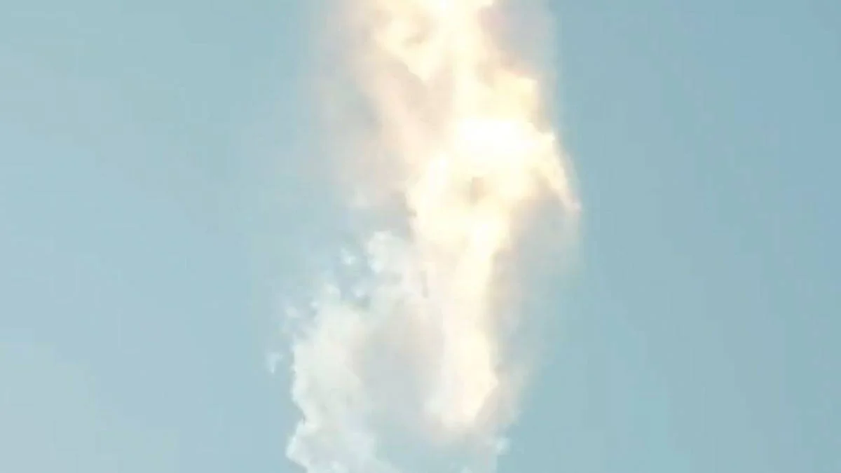 SpaceX’in en güçlü roketi 4 dakika sonra patladı!