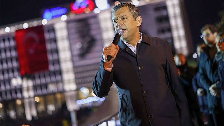 Özgür Özel: Ekrem başkana da özgürlüğümüze de biz sahip çıkarız