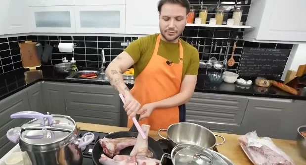 Zuhal Topal’la Yemekteyiz Burak Boz kimdir?